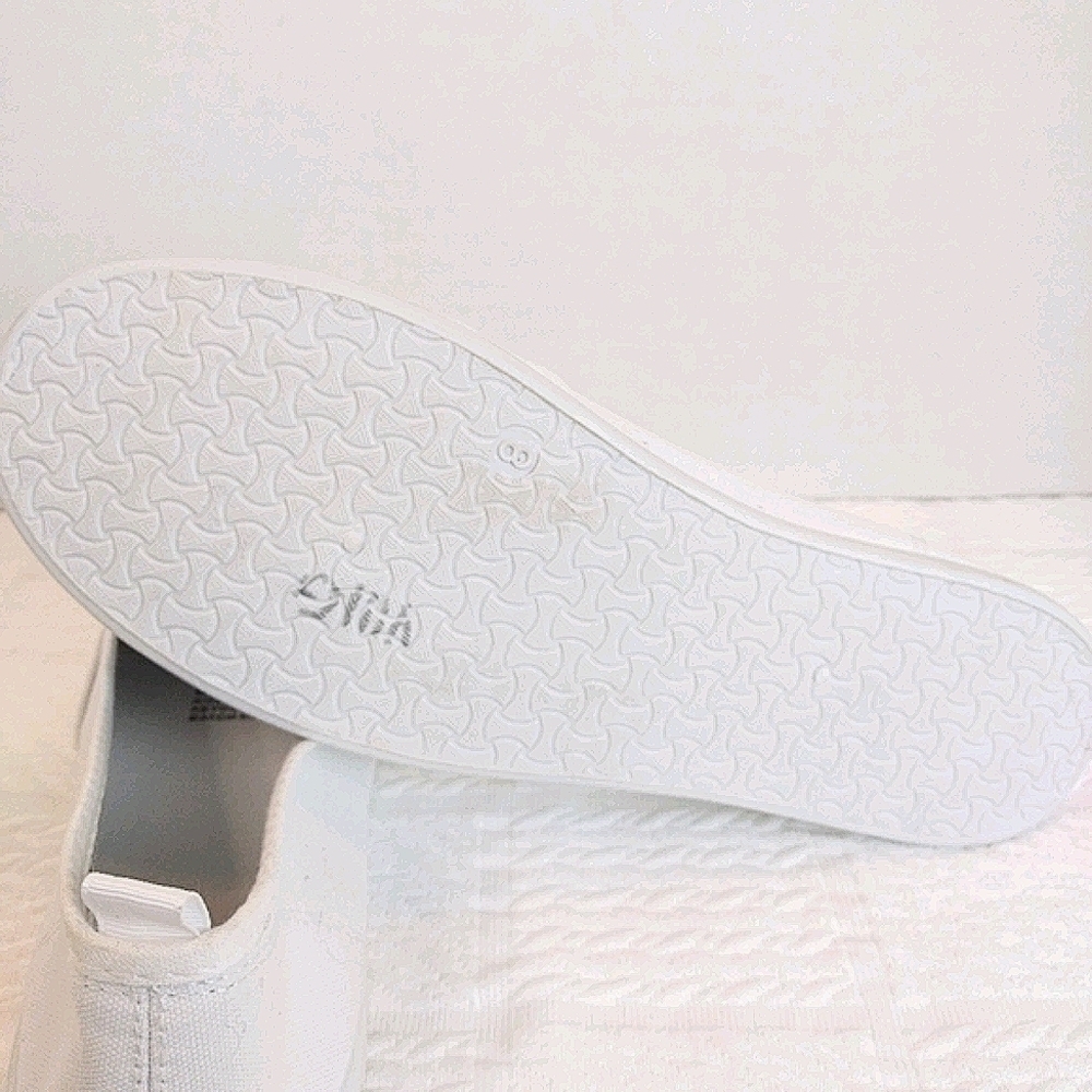 White Canvas Slip-on Shoes - Picture 8 of 9